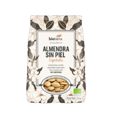 Skinless almonds in a 100% compostable bag